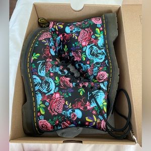 Dr. Martens skulls and roses size 7/uk5